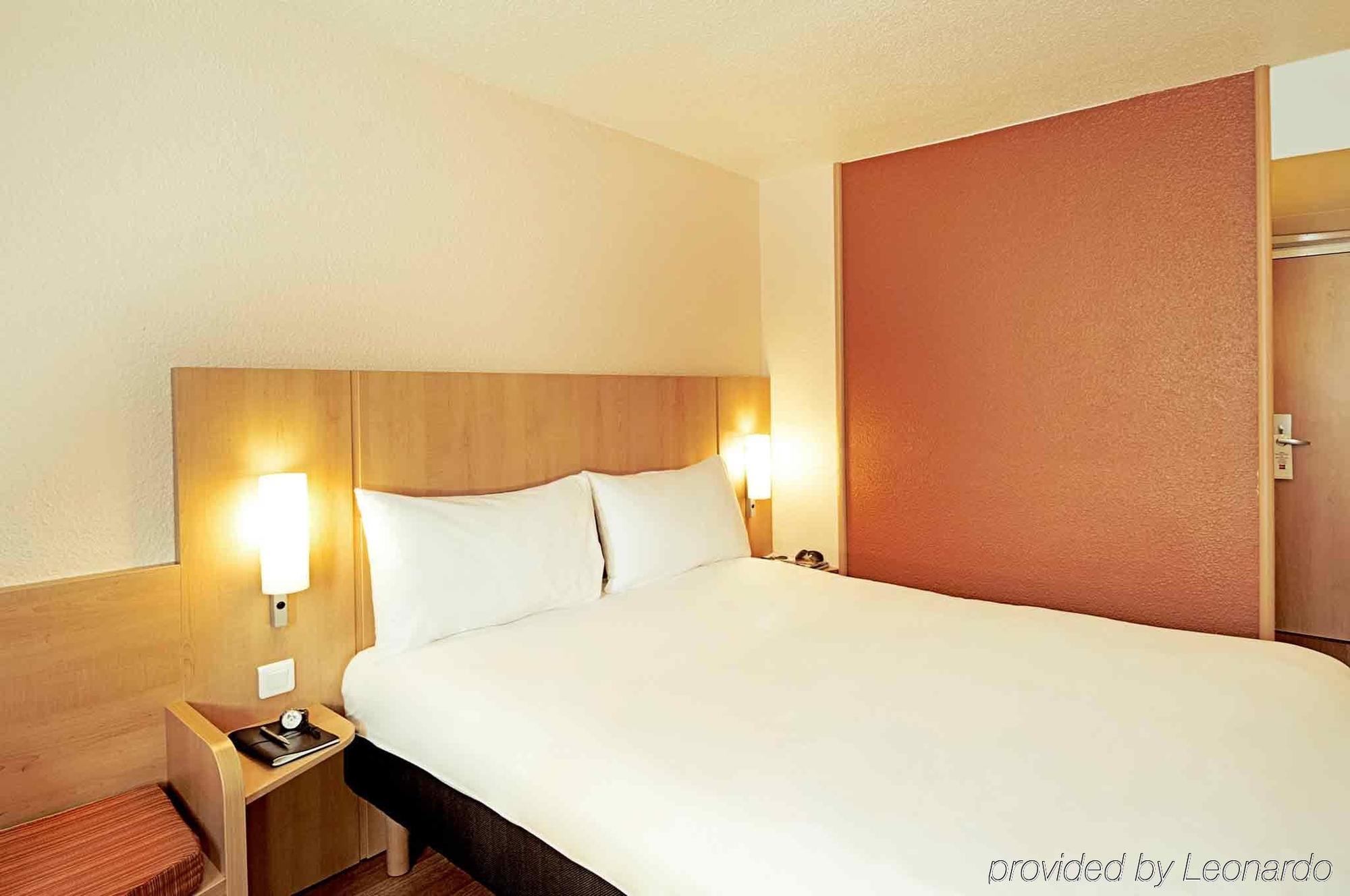 Отель Ibis Avranches Baie Du Mont-Saint-Michel Экстерьер фото